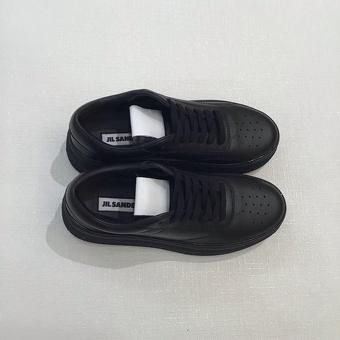 JIL SANDERのブラックスニーカー | Tsuneya | Blog | Foyer Group